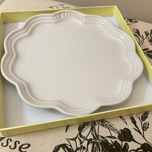 NIB Authentic Le Creuset Frill Plate in White